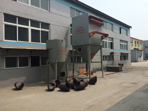 華康為山東噴砂機客戶正在安裝噴砂機除塵器