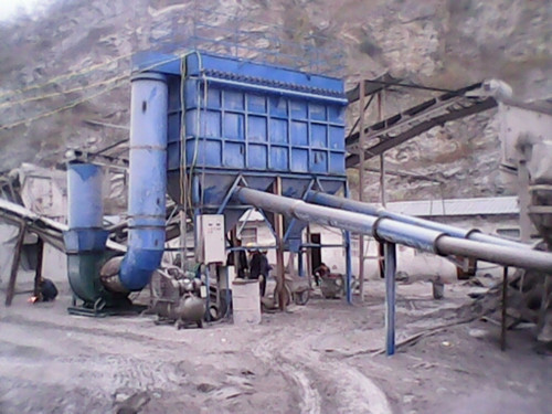 華康礦上破碎機(jī)除塵器安裝現(xiàn)場