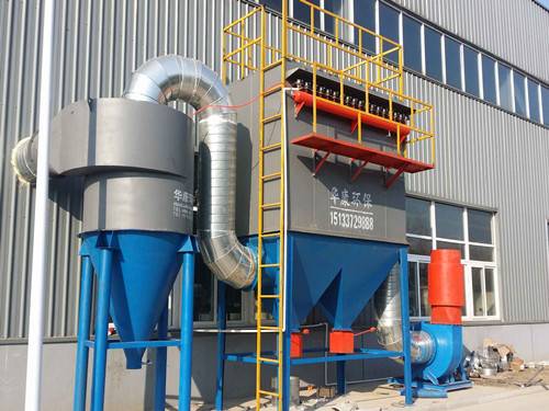   華康噴砂車間布袋除塵器安裝現(xiàn)場(chǎng)