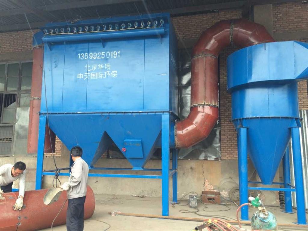 脈沖旋風布袋除塵器選擇良好的安裝現場圖