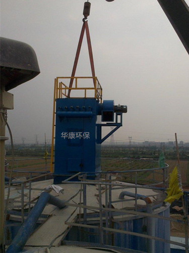 攪拌站水泥倉頂除塵器工作現場