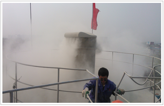 使用一段時間后冒灰現象非常嚴重的倉頂除塵器現場圖