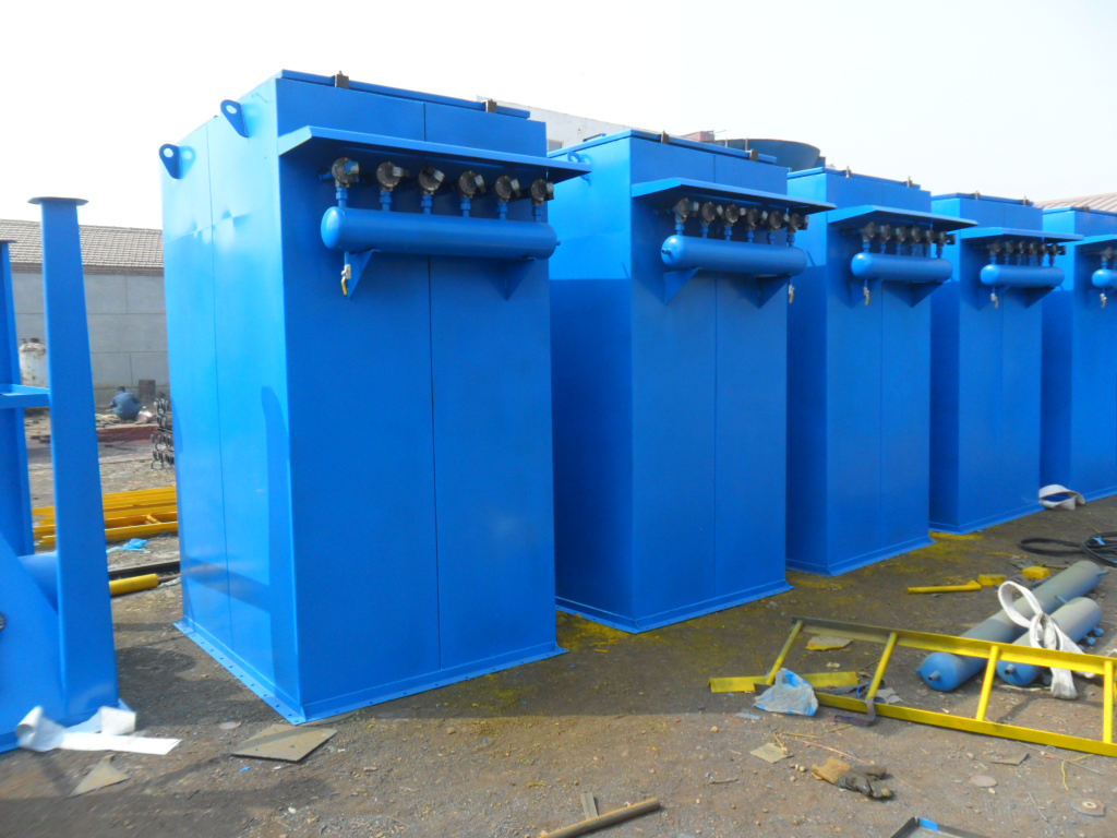 為攪拌站水泥廠生產的hmc-36倉頂脈沖除塵器現場圖